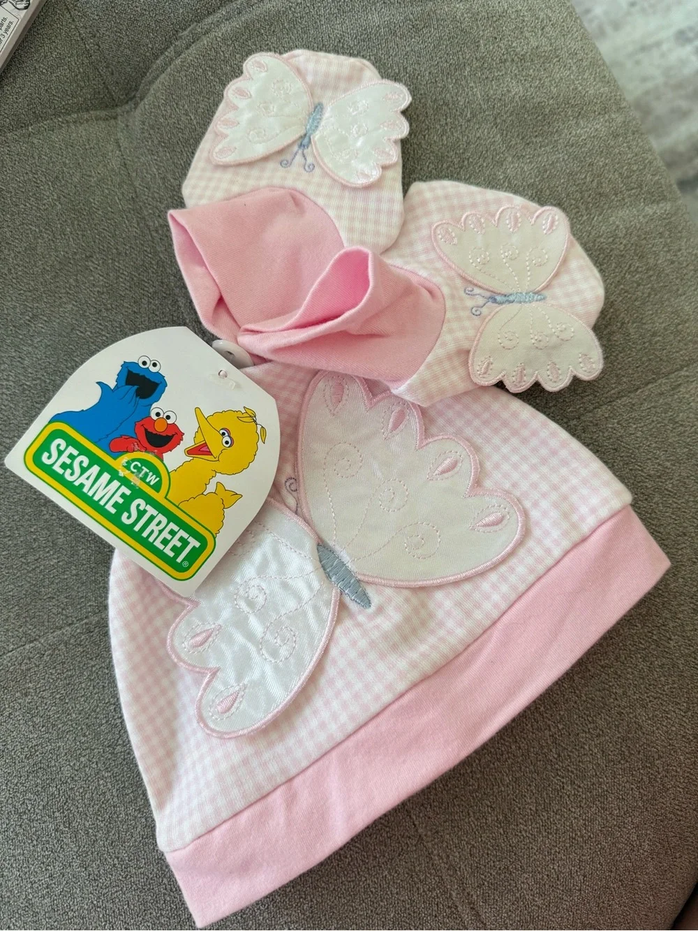 VINTAGE-Sesame Street Baby Butterfly Hat & Mittens Set - Pink